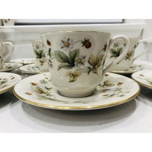 (6) SET ROYAL DOULTON TEA CUP & SAUCER FINE CHINA “STRAWBERRY CREAM”